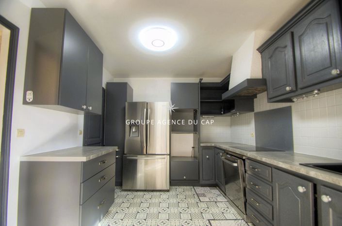 Image No.2-4 Bed House for sale