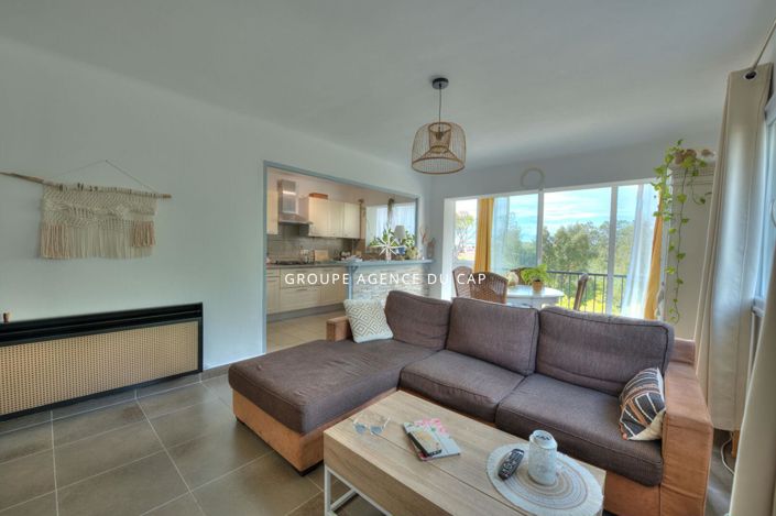 Image No.3-Appartement de 2 chambres à vendre à Saint-Raphael