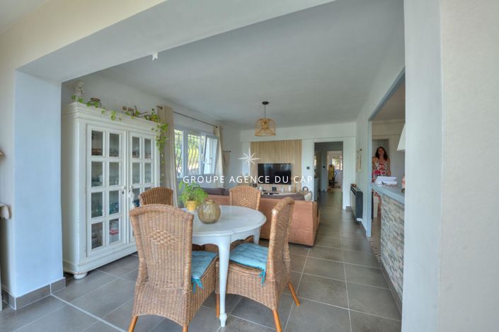 Image No.5-Appartement de 2 chambres à vendre à Saint-Raphael