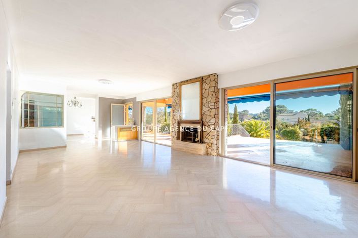 Image No.11-8 Bed House for sale