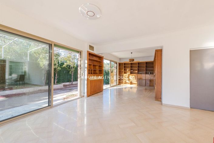 Image No.12-8 Bed House for sale