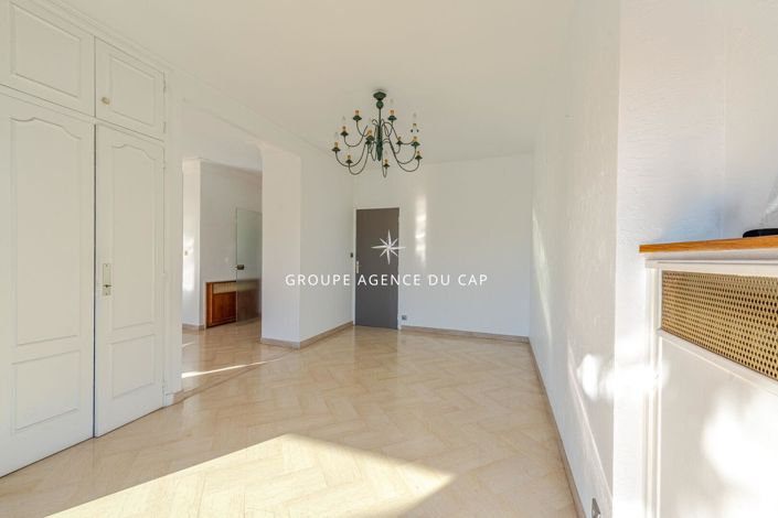 Image No.13-8 Bed House for sale