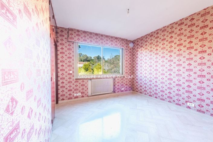 Image No.14-8 Bed House for sale