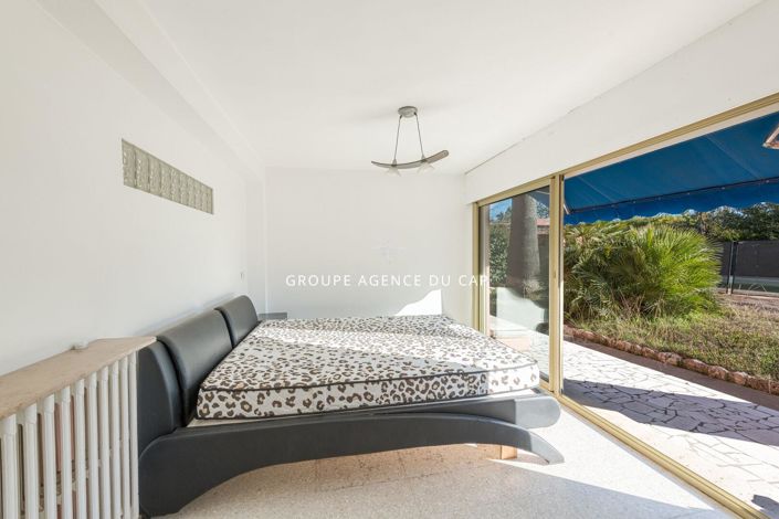 Image No.17-8 Bed House for sale