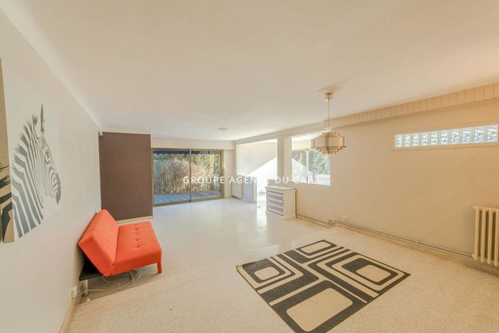 Image No.4-8 Bed House for sale