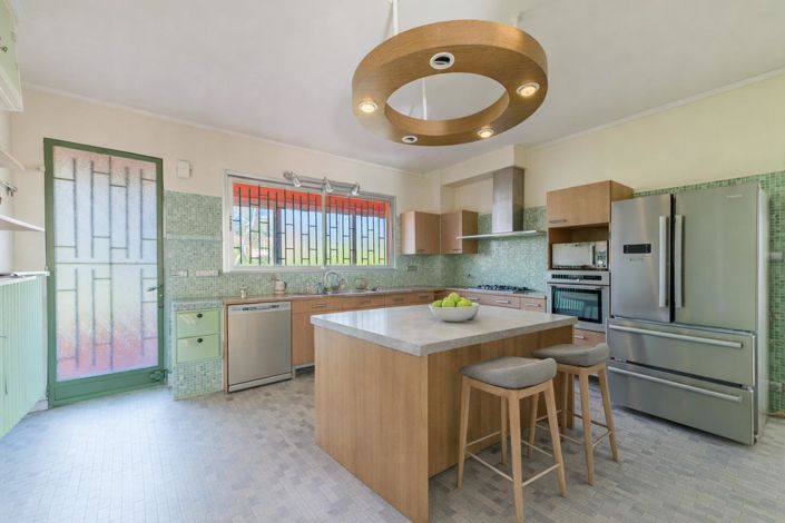 Image No.7-8 Bed House for sale