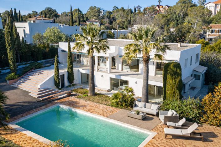 Image No.9-8 Bed House for sale