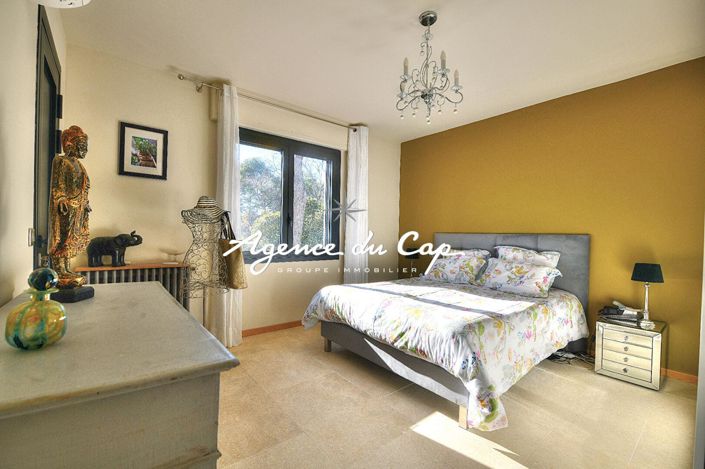 Image No.8-4 Bed House for sale