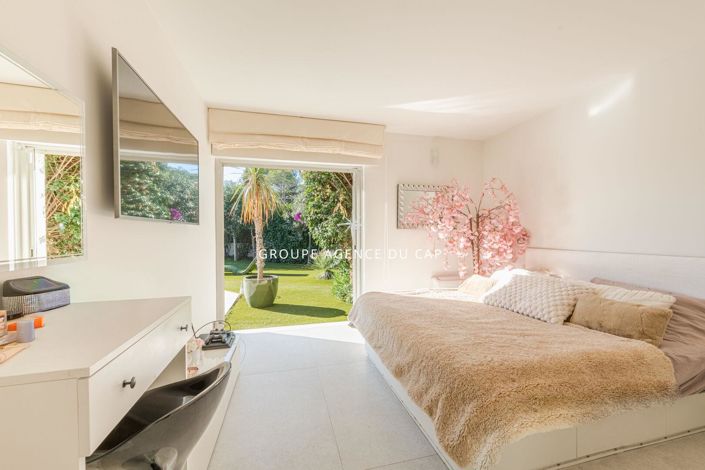 Image No.10-4 Bed House for sale