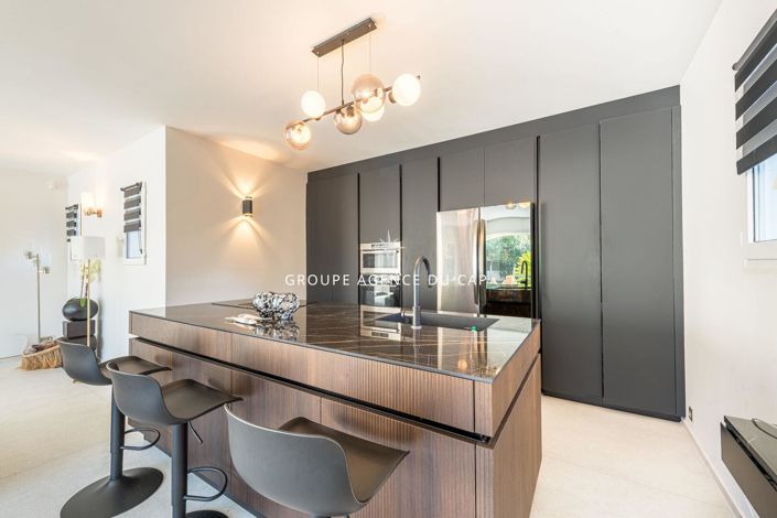 Image No.4-4 Bed House for sale