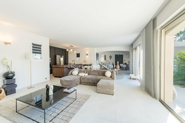 Image No.7-4 Bed House for sale