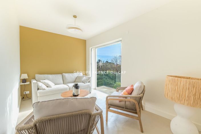 Image No.12-4 Bed House for sale