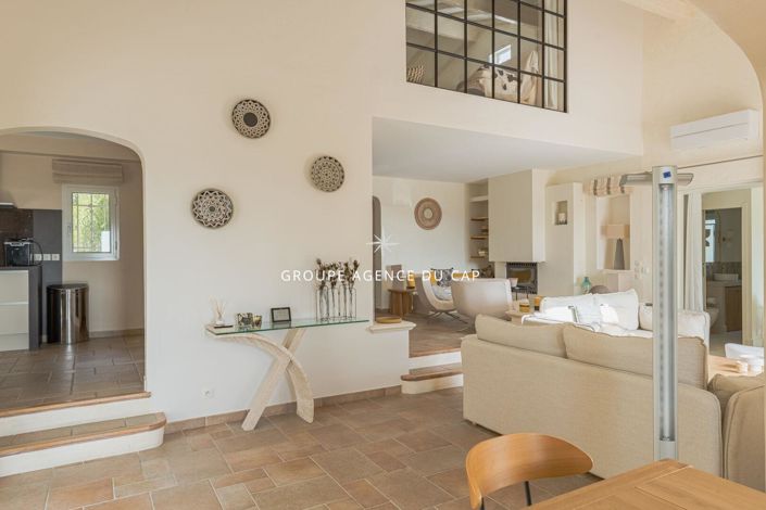 Image No.14-4 Bed House for sale