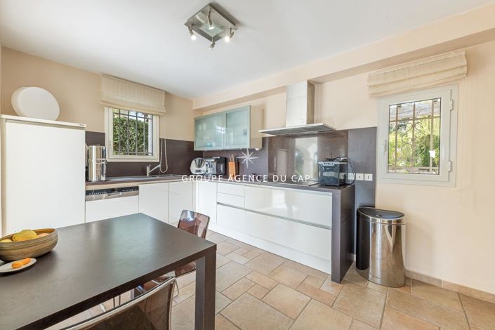 Image No.5-4 Bed House for sale