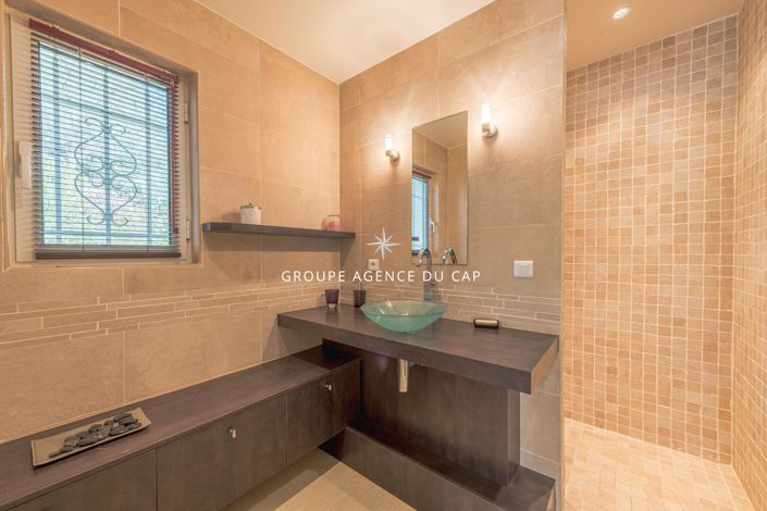 Image No.8-4 Bed House for sale