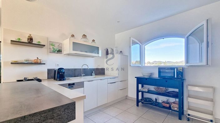 Image No.8-Propriété de 4 chambres à vendre à Fréjus