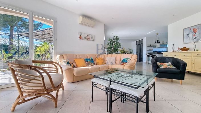 Image No.9-Propriété de 4 chambres à vendre à Fréjus