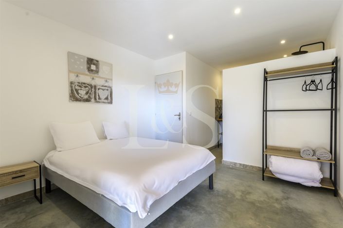 Image No.17-7 Bed House for sale