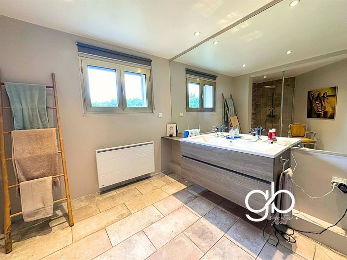 Image No.37-5 Bed House for sale