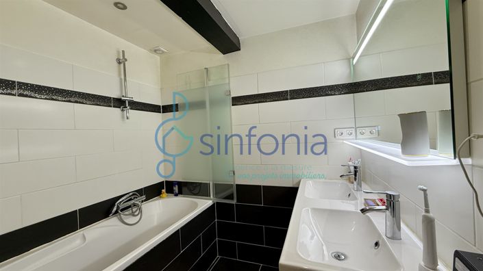 Image No.8-3 Bed House for sale