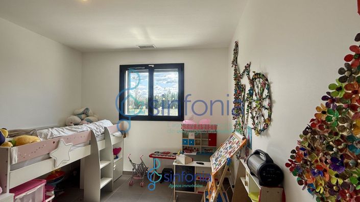 Image No.10-4 Bed House for sale