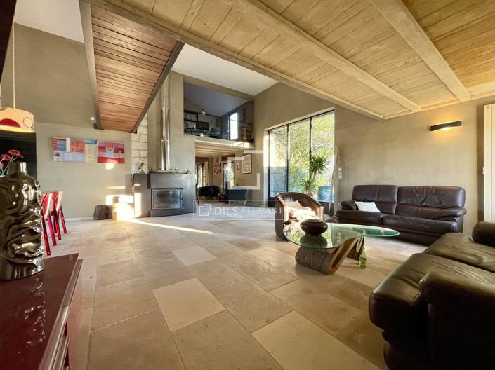 Image No.18-6 Bed House for sale