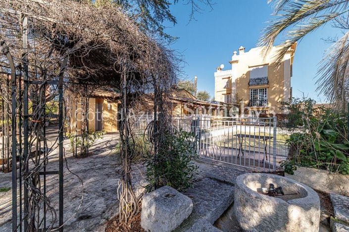 Image No.11-10 Bed Property for sale