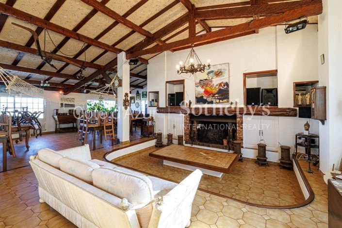 Image No.13-10 Bed Property for sale