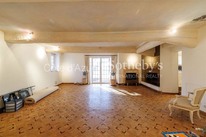 Image No.16-10 Bed Property for sale