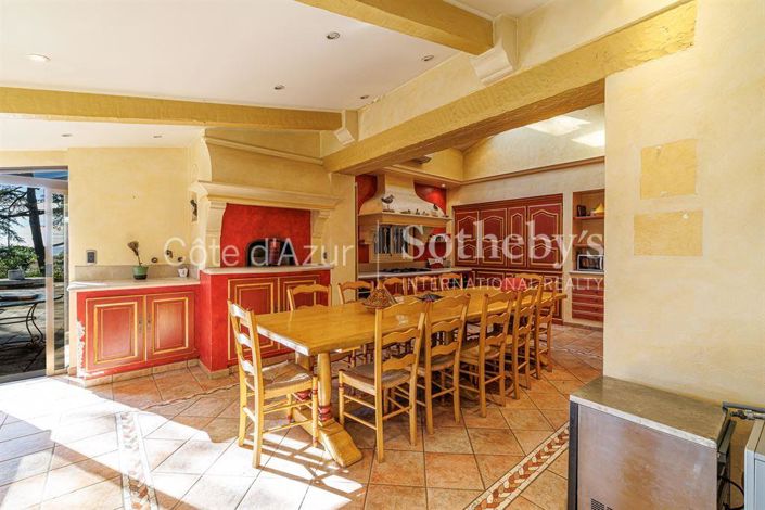 Image No.17-10 Bed Property for sale