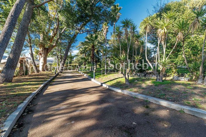 Image No.2-10 Bed Property for sale