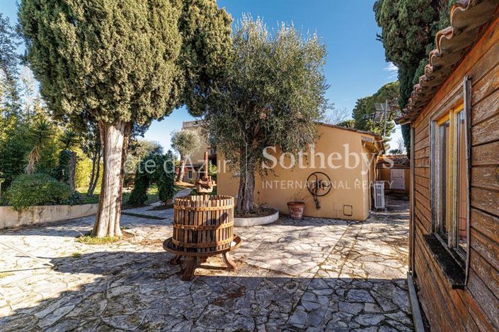 Image No.5-10 Bed Property for sale