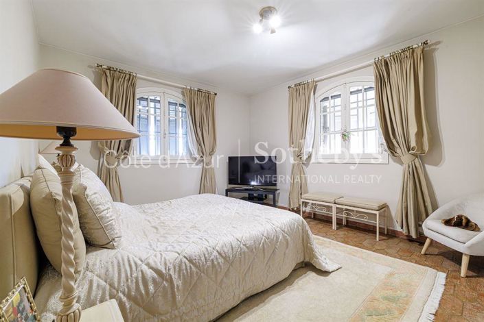 Image No.14-5 Bed Property for sale