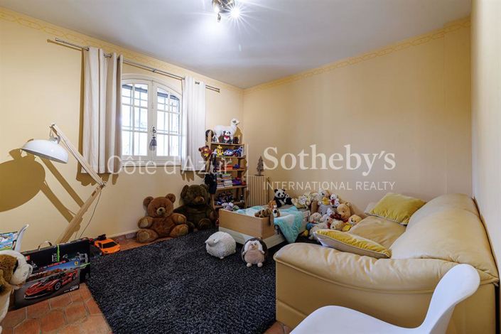 Image No.18-5 Bed Property for sale