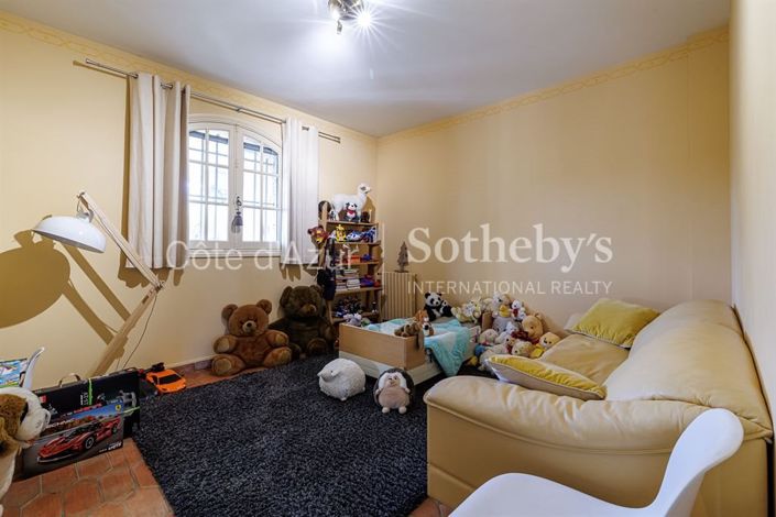 Image No.18-5 Bed Property for sale