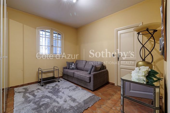 Image No.19-5 Bed Property for sale