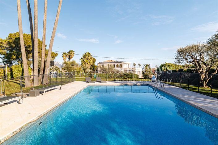 Image No.20-5 Bed Property for sale