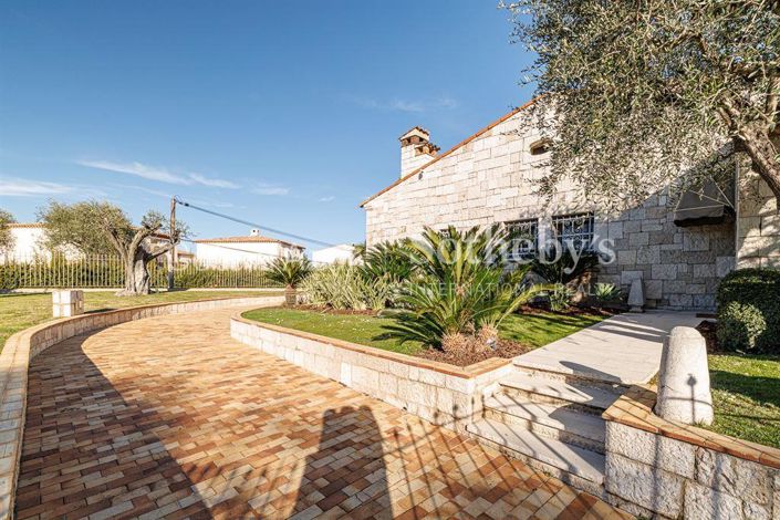 Image No.4-5 Bed Property for sale