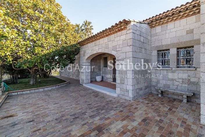 Image No.5-5 Bed Property for sale