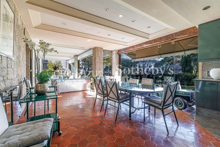 Image No.9-5 Bed Property for sale