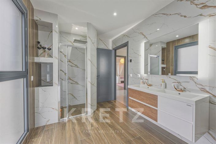 Image No.10-4 Bed House for sale