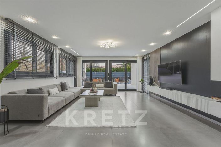 Image No.3-4 Bed House for sale