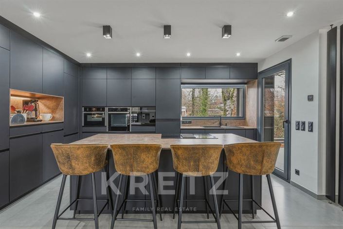 Image No.4-4 Bed House for sale