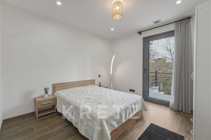 Image No.9-4 Bed House for sale