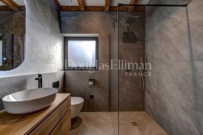 Image No.12-6 Bed House for sale