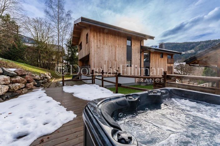 Image No.18-6 Bed House for sale
