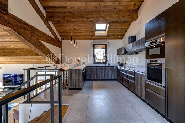 Image No.3-6 Bed House for sale