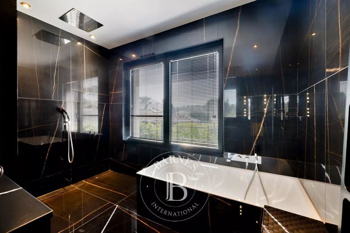 Image No.15-3 Bed House for sale