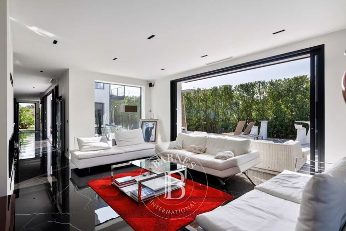 Image No.6-3 Bed House for sale