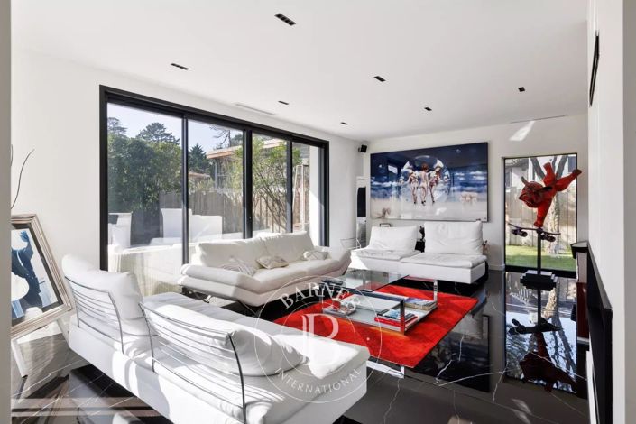 Image No.7-3 Bed House for sale